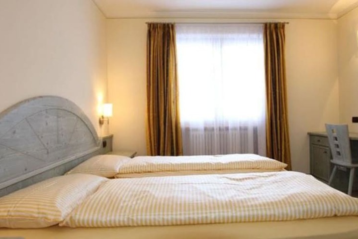 Room 6 of 19