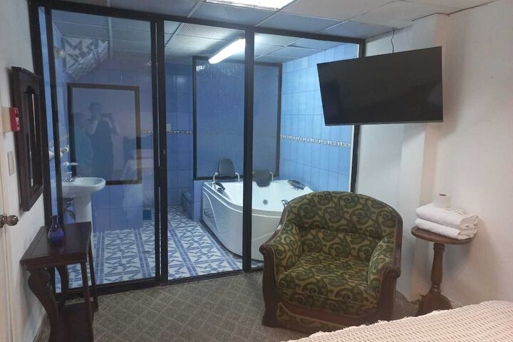 Room 13 of 23