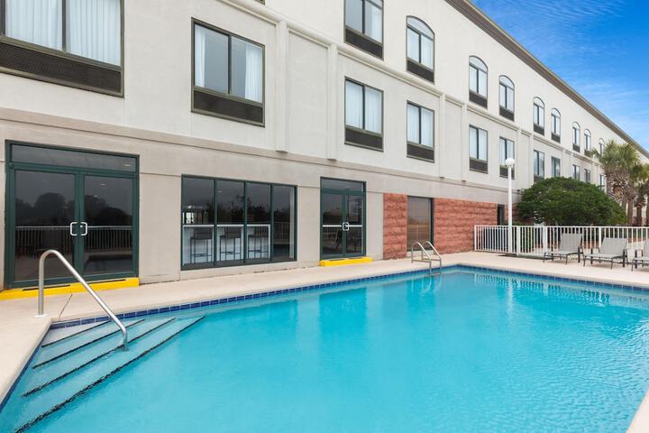 Hotel Pool