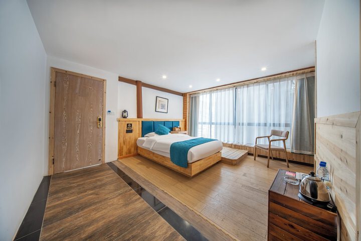 Room 18 of 77