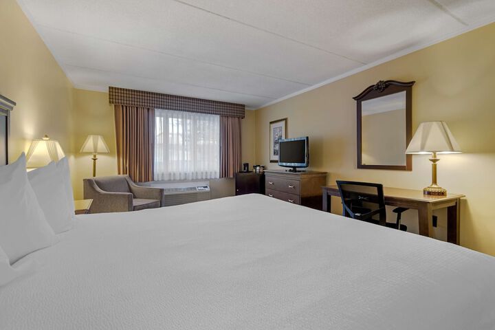 Double Accessible Queen Size Bed (27 of 28)
