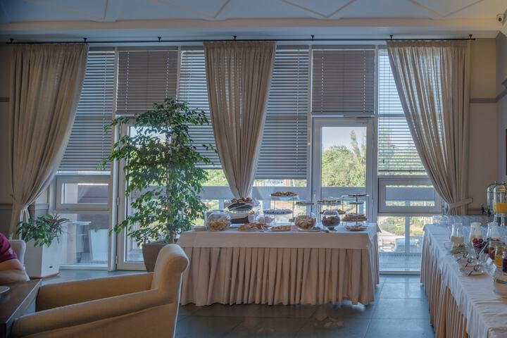 Dining 74 of 91