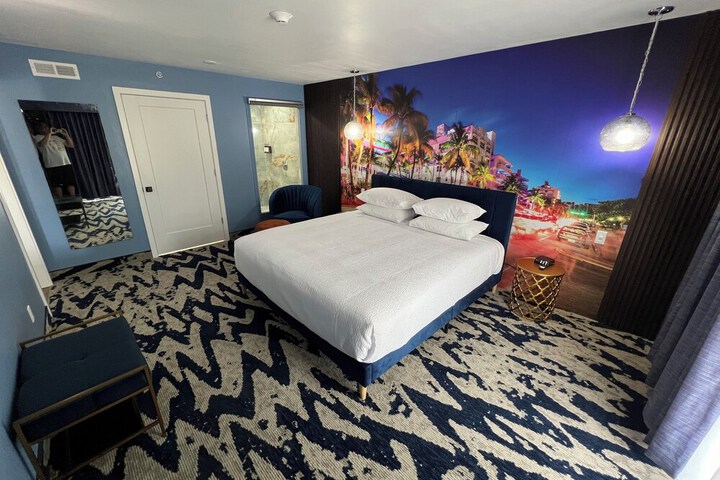 Room 10 of 66