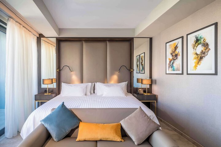 Room 18 of 115