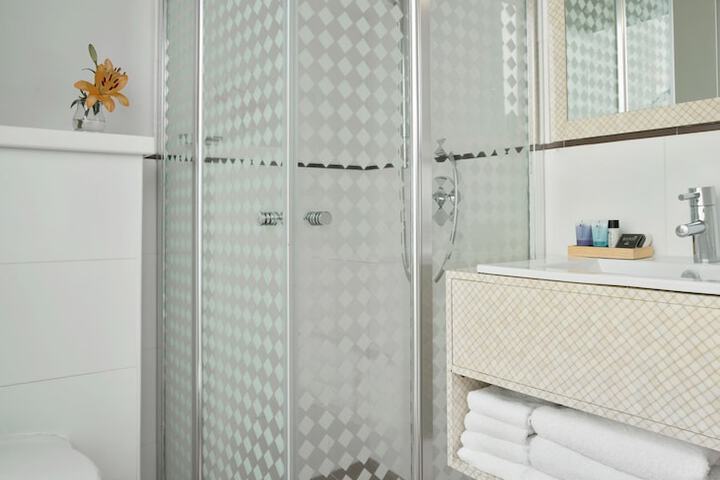 Room 20 of 38