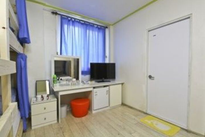 Room 28 of 33
