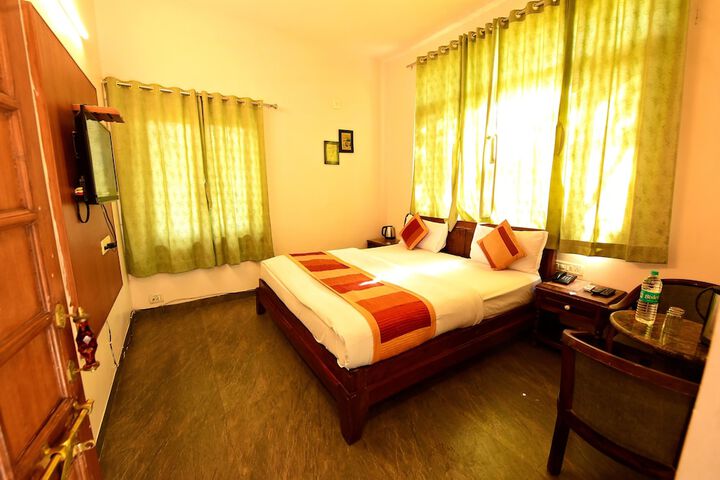 Room 42 of 77