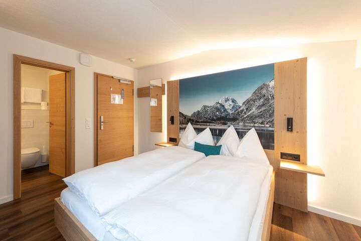 Room 90 of 245