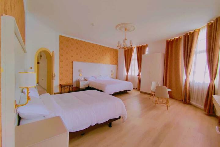 Room 40 of 90