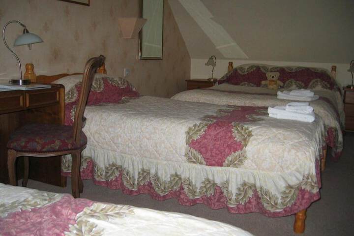 Room 2 of 8