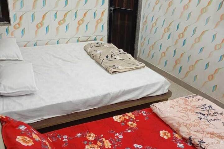 Room 5 of 17