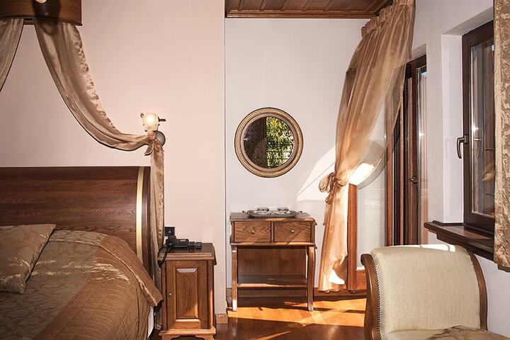 Room 2 of 51