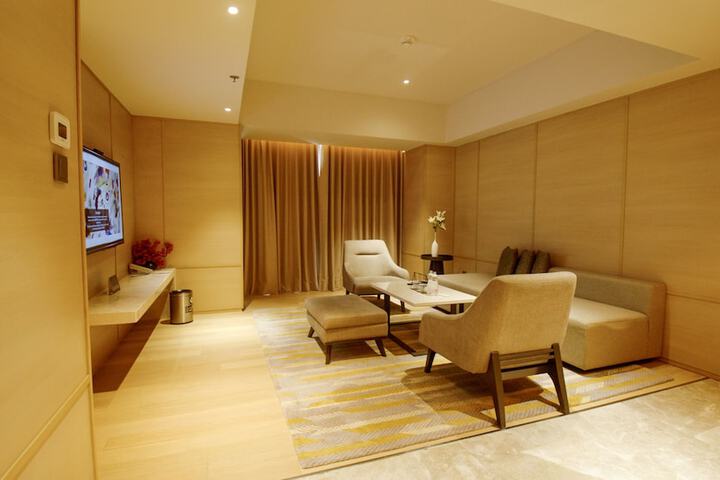 Room 30 of 53