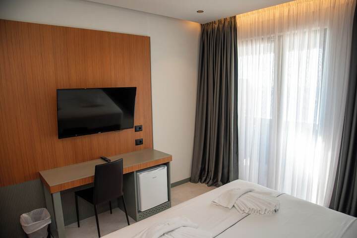 Room 33 of 207