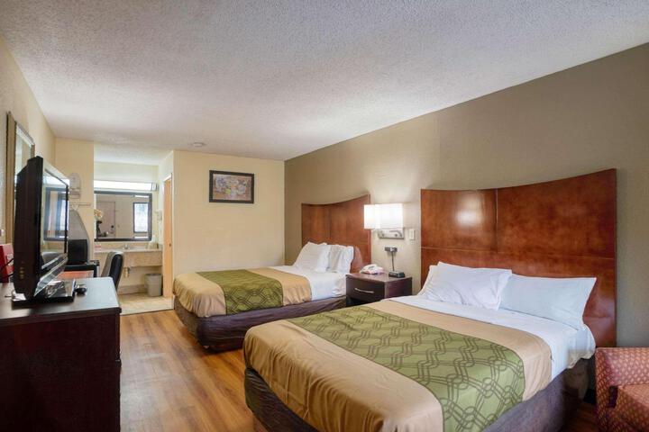 2 Double Beds (9 of 10)