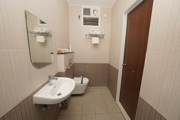 Room 33 of 52
