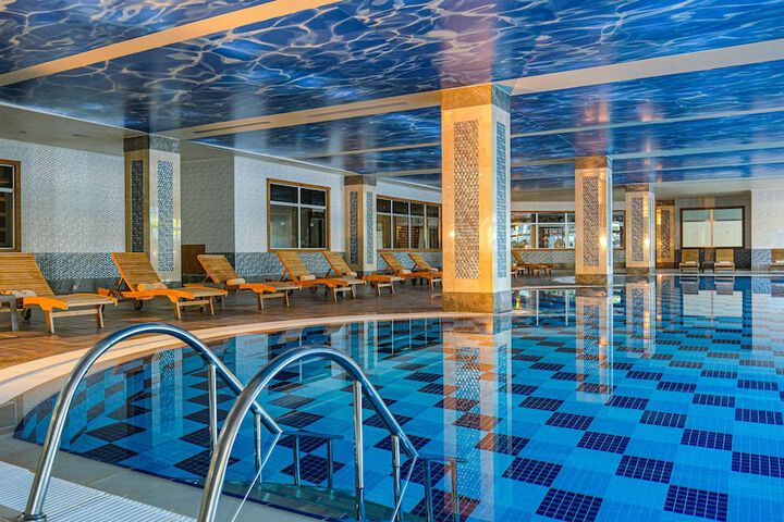 Hotel with Pool