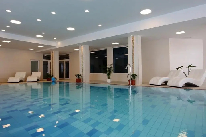 Pool 14 of 16