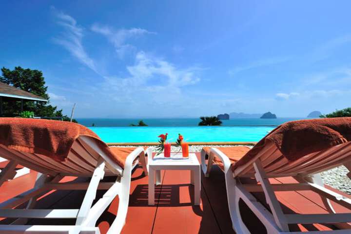 Hotel Pool
