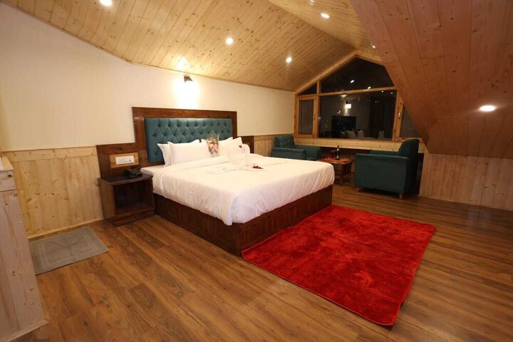 Room 2 of 11