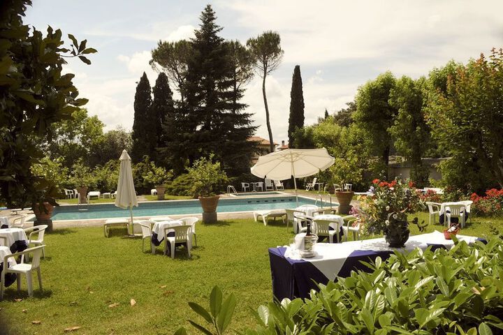 Hotel with Pool