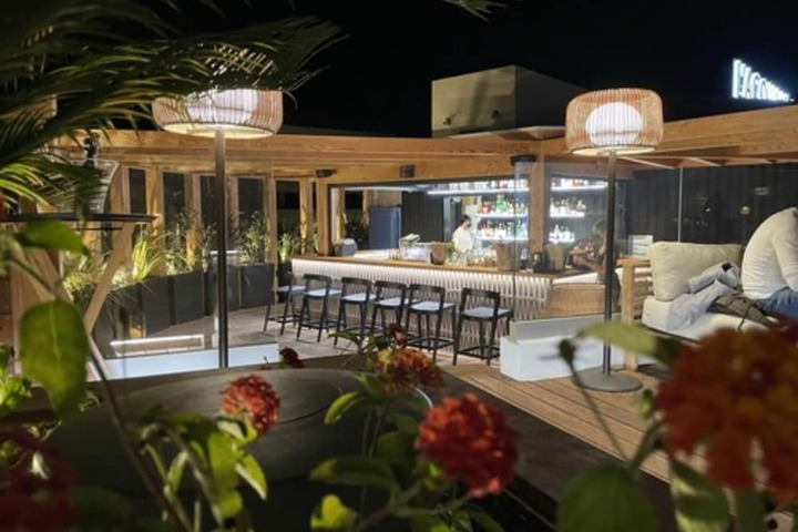 Lounge 70 of 84