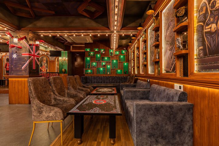 Lounge 52 of 62