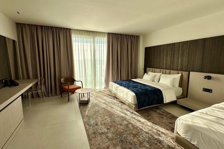 Room 4 of 40