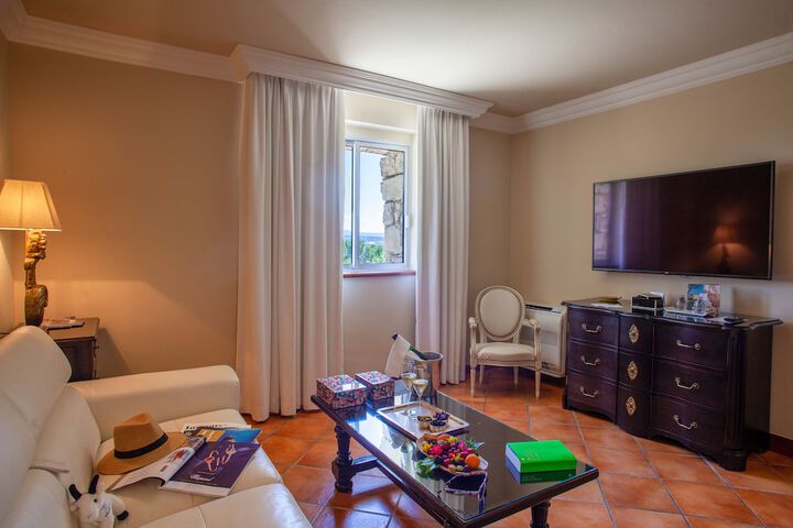 Room 4 of 124