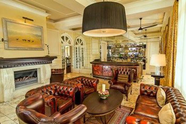 Lounge 14 of 28
