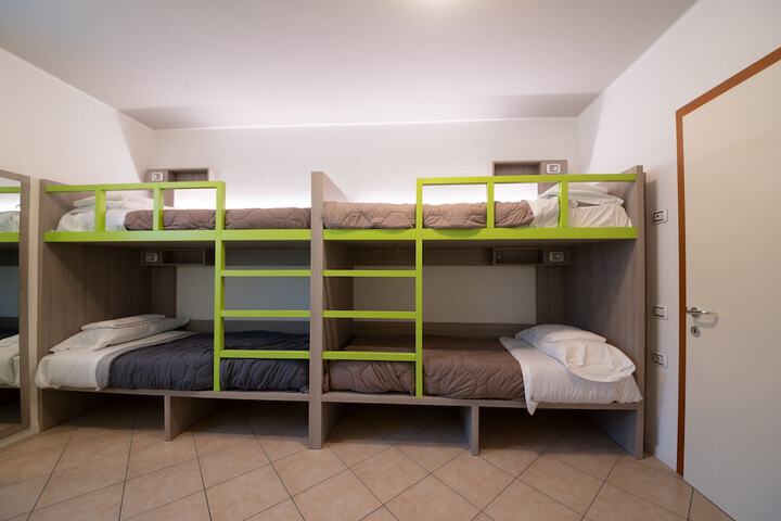 Room 21 of 46