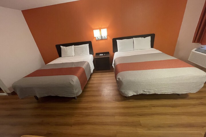 Room 5 of 28
