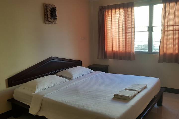 Room 3 of 33