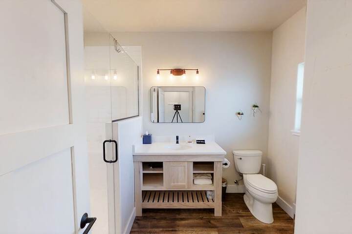 Room 8 of 33