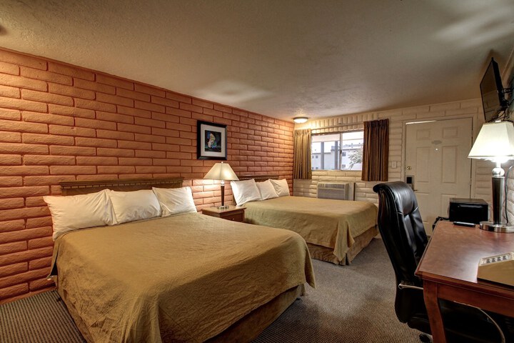 Room 13 of 37