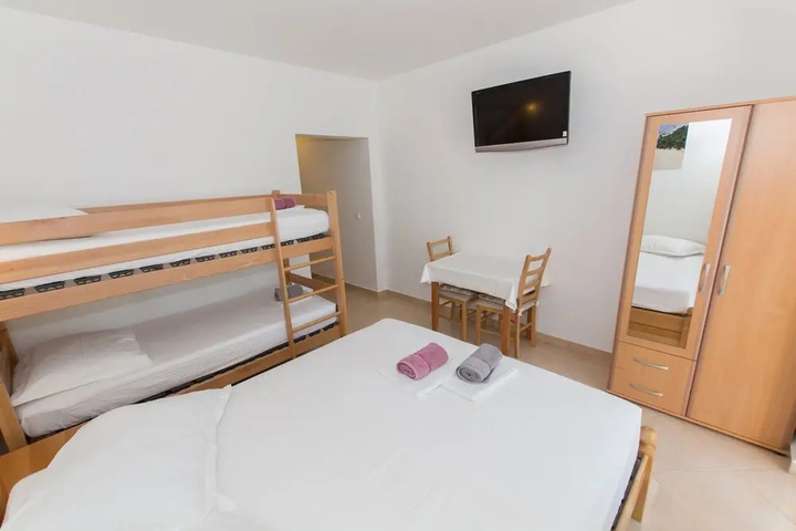 Room 3 of 10
