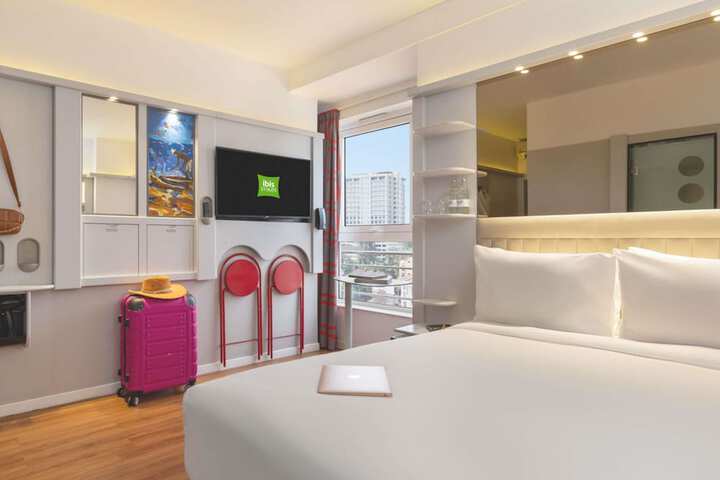 Room 18 of 133