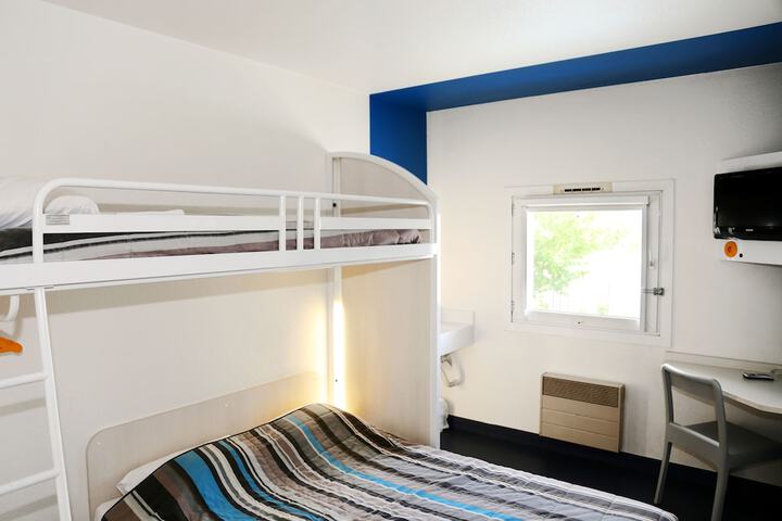 Room 2 of 48