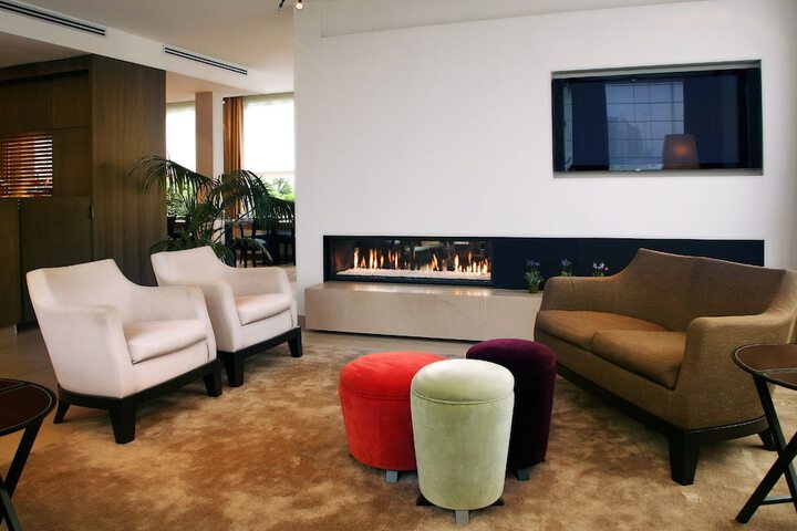Lounge 52 of 60