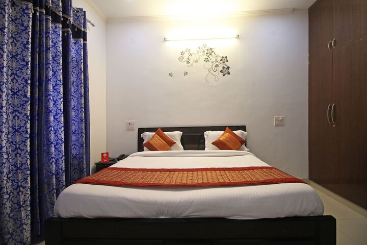 Room 10 of 14