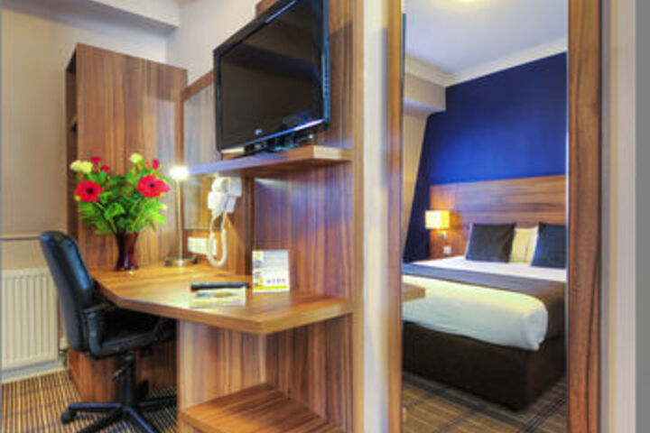 Room 20 of 28