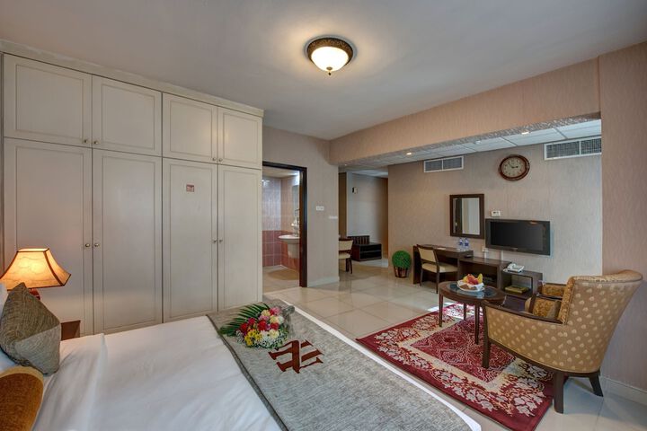 Room 3 of 34