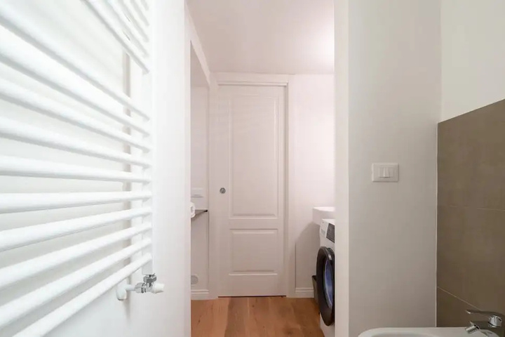 Room 8 of 10