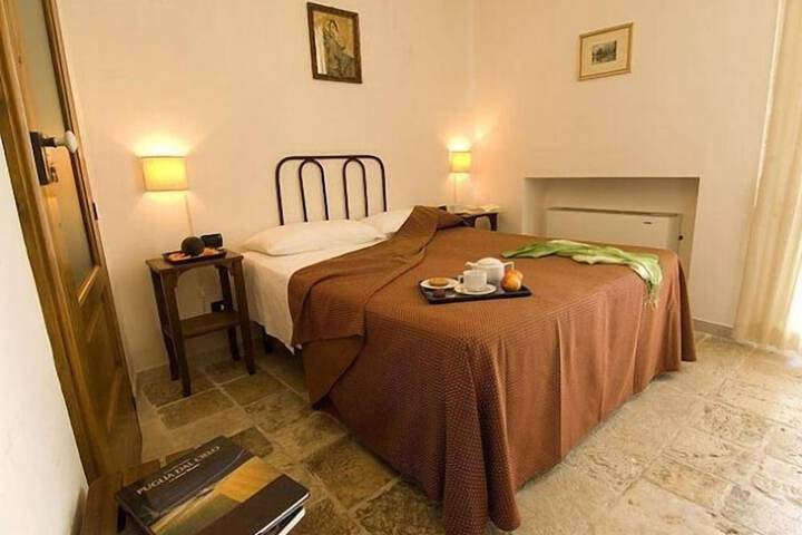 Room 4 of 40