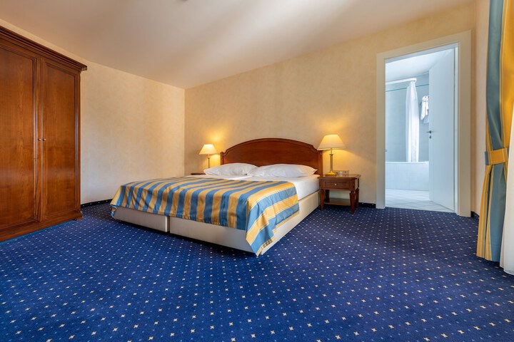Room 4 of 53