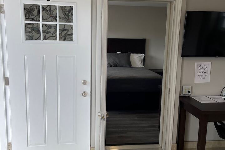 Room 9 of 21