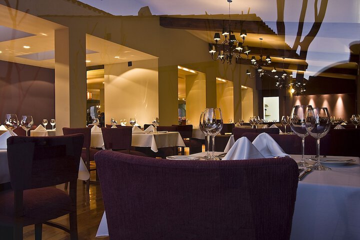 Dining 33 of 44