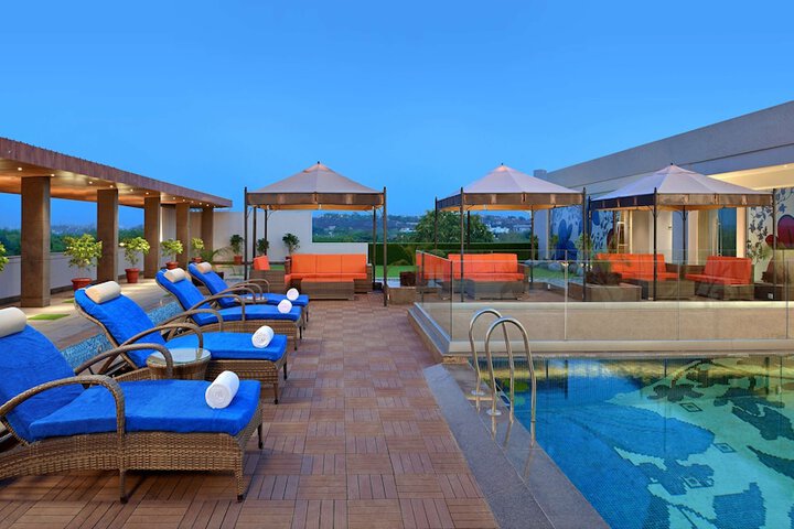 Pool 17 of 28