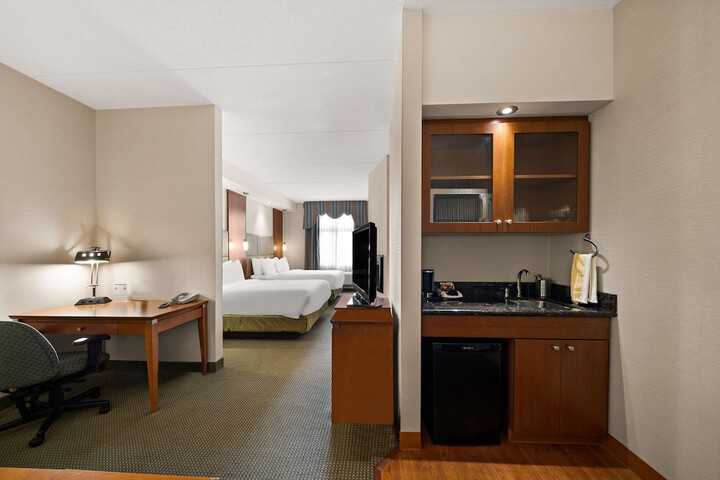 Suite 2 Queen Beds Kitchenette Sitting Area Sofa Bed Full Breakfast (24 of 38)