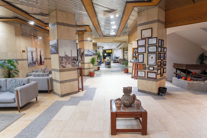 Entrance & Lobby